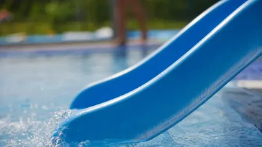 Baseny, zjeżdżalnie i sauny. Aquapark w Płocku łączy zabawę z relaksem