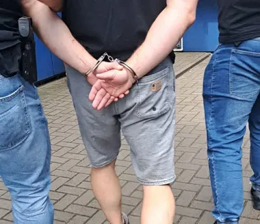 Postrzelenie w Koszelówce. Policjanci zatrzymali dwie osoby